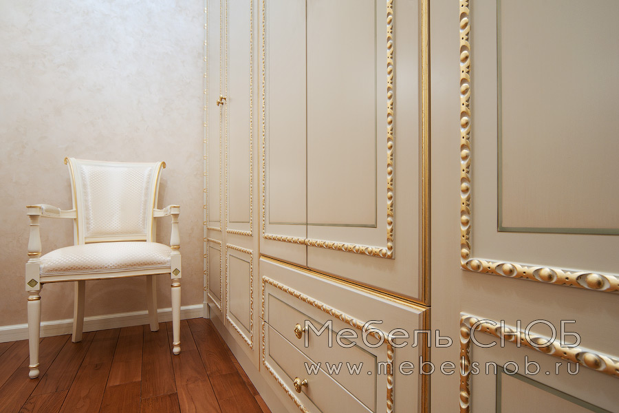 Данный метод позволил максимально близко воспроизвести оригинальный фриз, присутствующий на тумбах и изголовье кровати. Данный метод позволил максимально близко воспроизвести оригинальный фриз, присутствующий на тумбах и изголовье кровати.