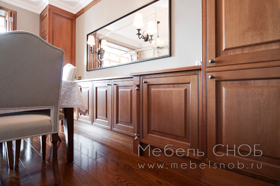 Противоположная часть кухни выполнена в цвете американский орех. Противоположная часть кухни выполнена в цвете американский орех.