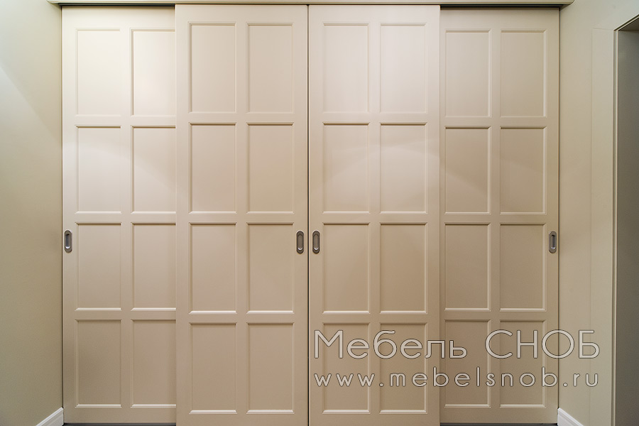 Ручки установлены врезные, чтобы двери свободно заезжали друг за друга. Ручки установлены врезные, чтобы двери свободно заезжали друг за друга.