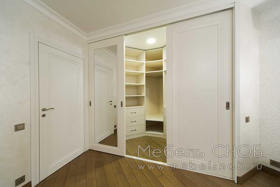 Ручки установлены врезные, чтобы двери свободно заезжали друг за друга. Ручки установлены врезные, чтобы двери свободно заезжали друг за друга.