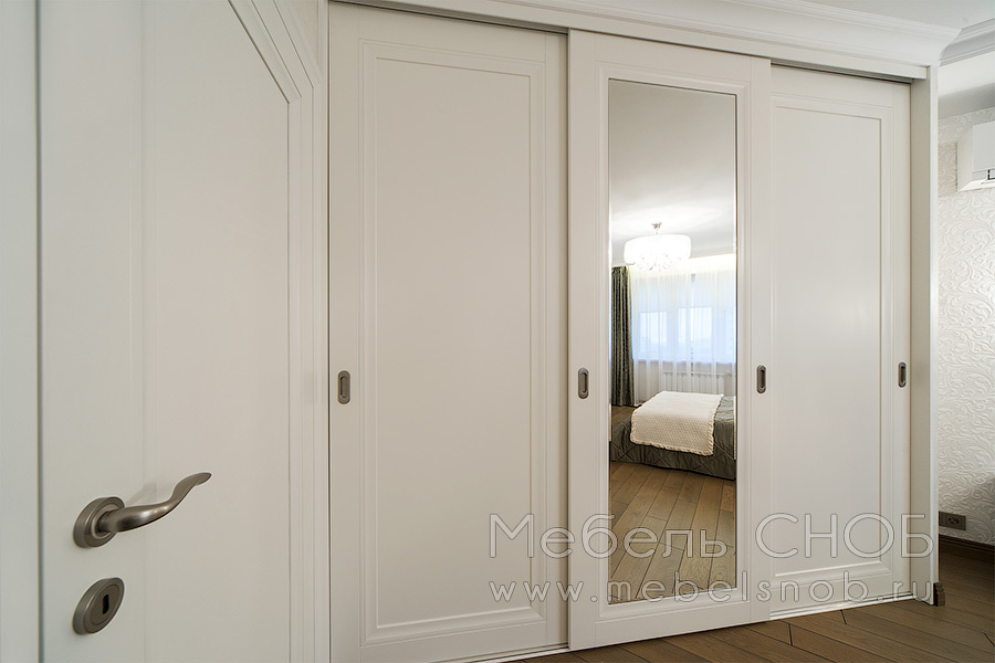 На дверях сделана фрезеровка, на обратной стороне дверей дополнительно установлены интегрированные выпрямители. На дверях сделана фрезеровка, на обратной стороне дверей дополнительно установлены интегрированные выпрямители.