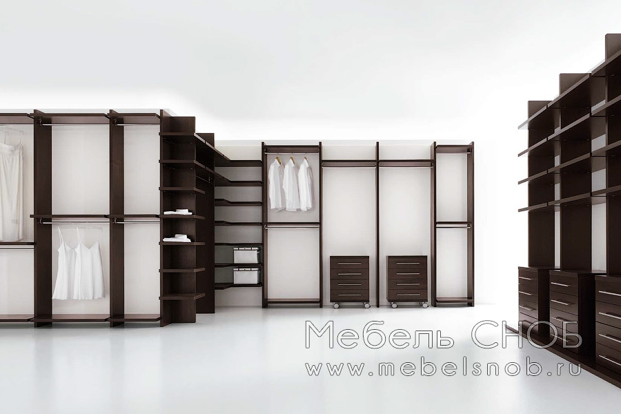 Гардеробные комнаты, выполненные по индивидуальному заказу могут встраиваться практически в любое пространство.