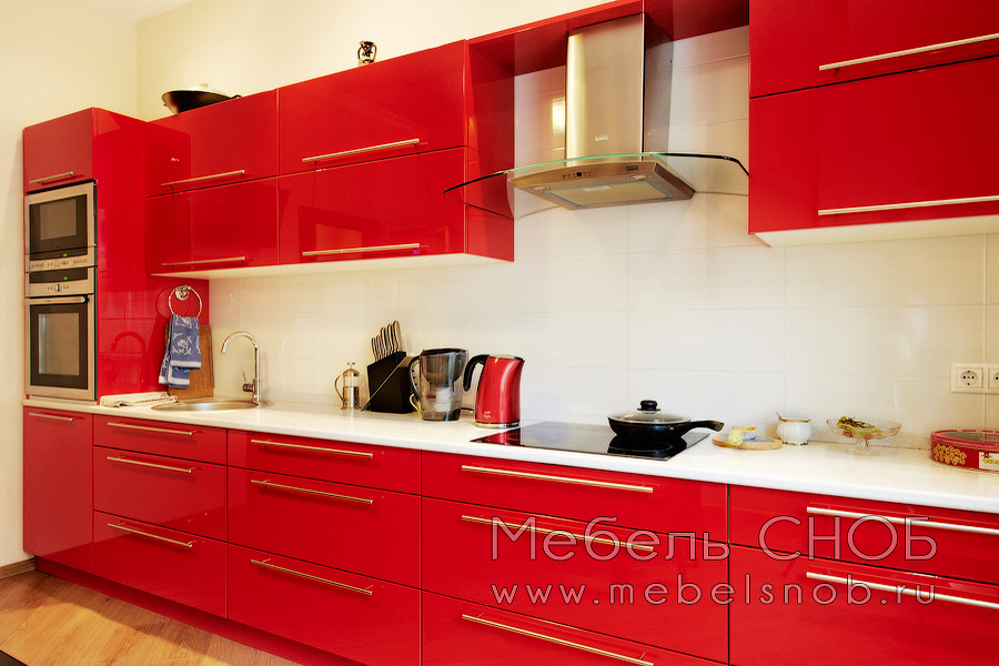 Ровные гладкие двери изготавливаются из МДФ, красятся в любой цвет по каталогам RAL или NCS.