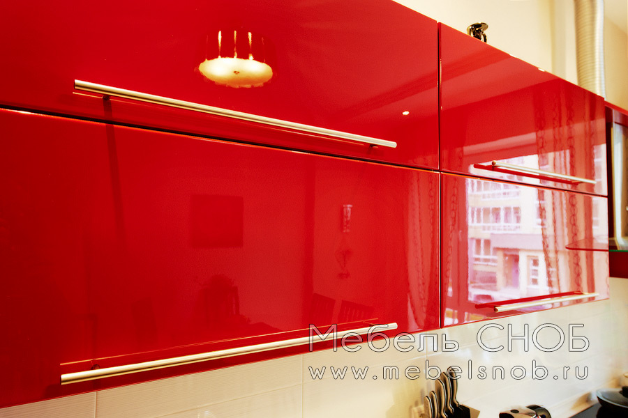 В результате двери получают яркий сияющий цвет с отражающим покрытием.