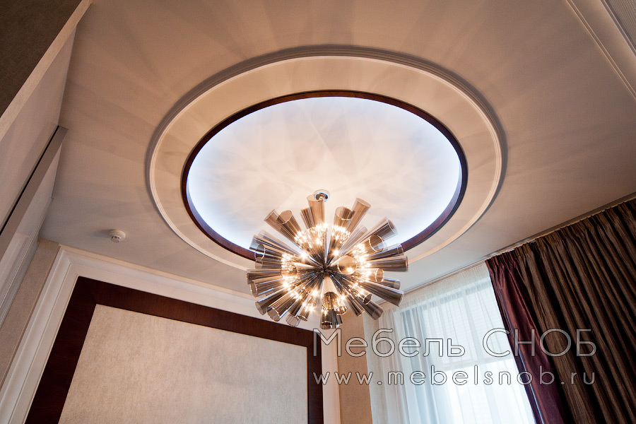 На потолке установлена также скрытая светодиодная подсветка. На потолке установлена также скрытая светодиодная подсветка.