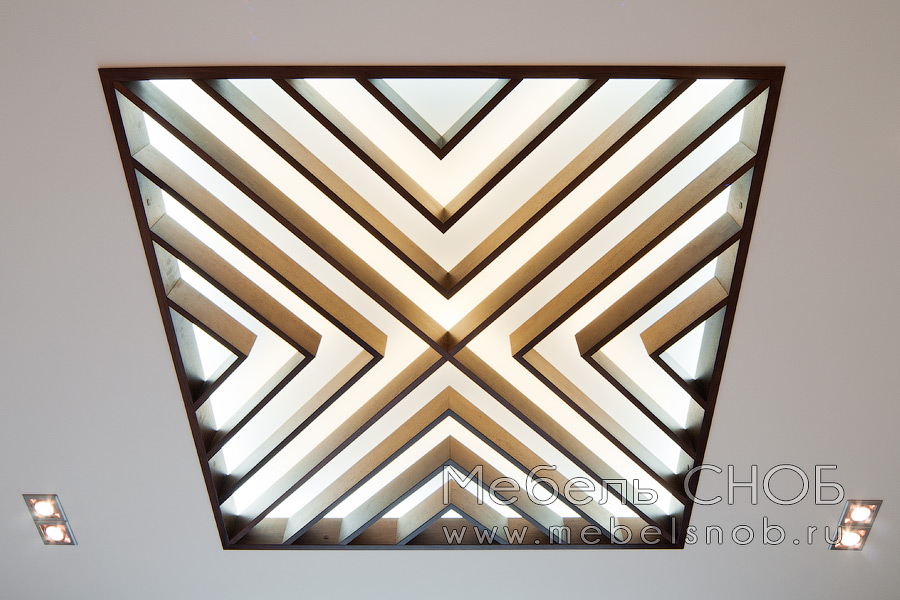 Благодаря оригинальному взаиморасположению ламелей виден разный рисунок, если смотреть с разных сторон. Благодаря оригинальному взаиморасположению ламелей виден разный рисунок, если смотреть с разных сторон.