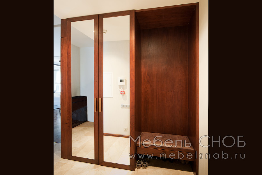 Для прихожей были изготовлены распашные двери высотой более 2,5 метра. Для прихожей были изготовлены распашные двери высотой более 2,5 метра.