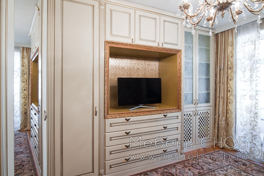 По стилистике заказчик предпочел классическое исполнение мебели.