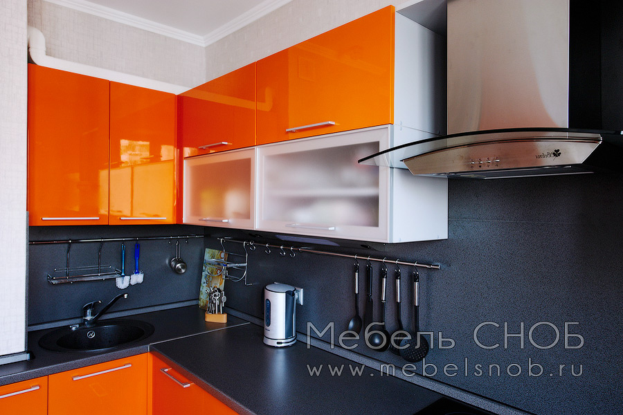 Ровные гладкие двери изготавливаются из МДФ, красятся в любой цвет по каталогам RAL или NCS. Ровные гладкие двери изготавливаются из МДФ, красятся в любой цвет по каталогам RAL или NCS.