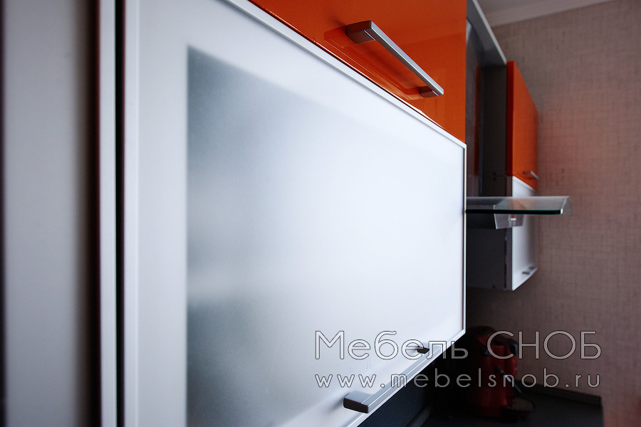 В результате двери получают яркий сияющий цвет с отражающим покрытием. В результате двери получают яркий сияющий цвет с отражающим покрытием.