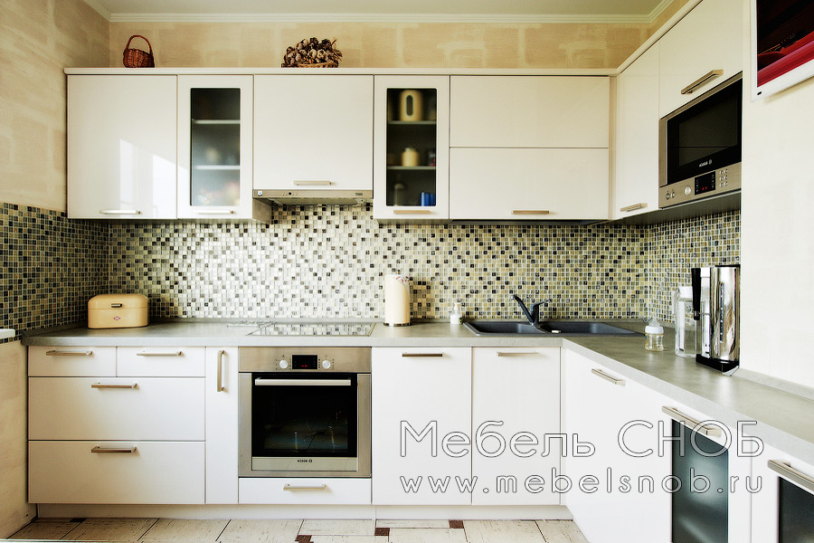 Кухня с фасадами глянец - это мебель прежде всего для любителей современного стиля в квартире.