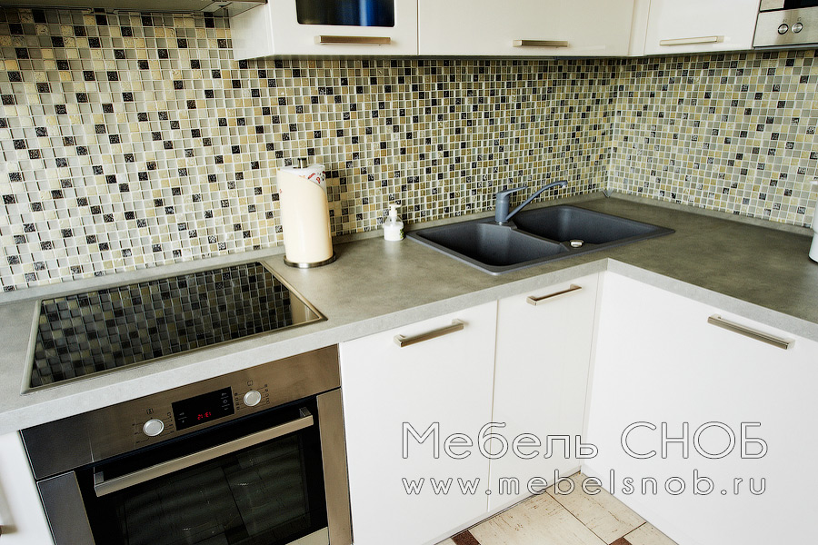 Ровные гладкие двери изготавливаются из МДФ, красятся в любой цвет по каталогам RAL или NCS.